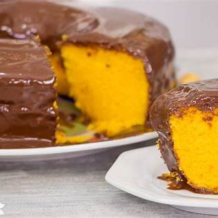 Bolo de Cenoura com Cobertura de Chocolate